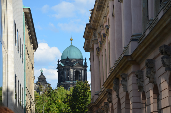 Historisches Zentrum: Gendarmenmarkt und Museumsinsel - Blick auf den Berliner Dom